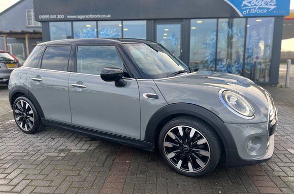 Mini Hatch COOPER EXCLUSIVE 5 DOOR AUTOMATIC 6