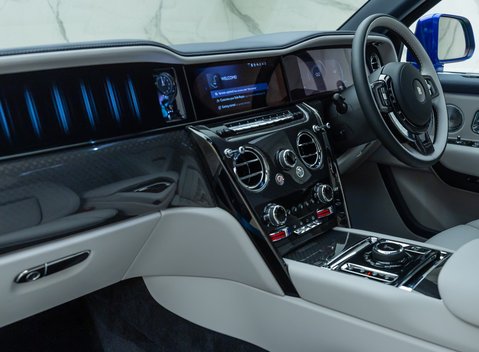 Rolls-Royce Cullinan Series II BLACK BADGE 21