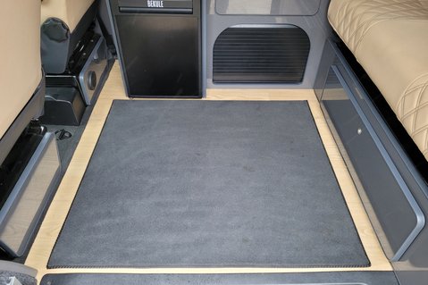 Volkswagen Transporter T6.1 T28 TDI P/V HIGHLINE 15