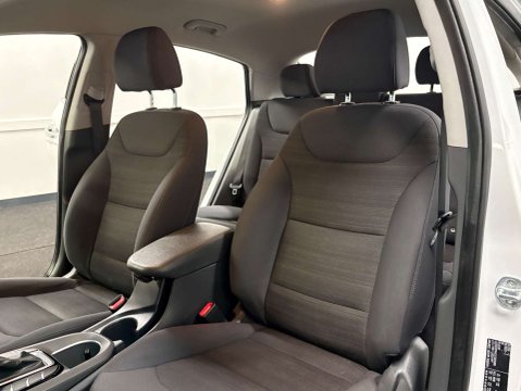 Hyundai IONIQ 1.6 IONIQ Premium FHEV Semi-Auto 5dr 44