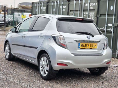 Toyota Yaris 1.5 VVT-h T Spirit Hatchback 5dr Petrol Hybrid CVT Euro 5 (101 ps) 9