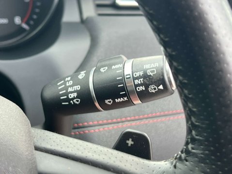 Land Rover Range Rover Evoque 2.2 Range Rover Evoque Dynamic SD4 Automatic 4WD 3dr - NATIONAL DELIVERY* 32