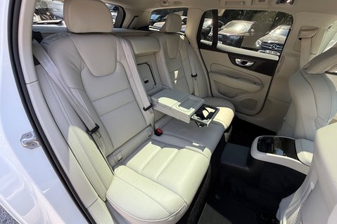 Volvo V60 RECHARGE T6 INSCRIPTION AWD - FULL MAIN DEALER SERVICE - HUGE SPEC 32