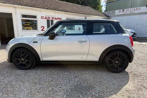 Mini Hatch COOPER.. 6 SERVICES..DAB..SAT NAV..HEATED SAETS..STUNNING EXAMPLE 18