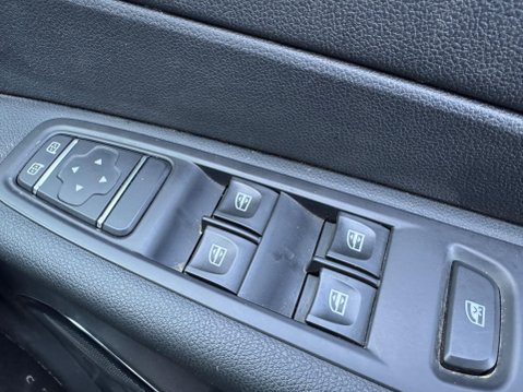 Renault Captur 1.5 dCi ENERGY Iconic EDC Euro 6 (s/s) 5dr 25