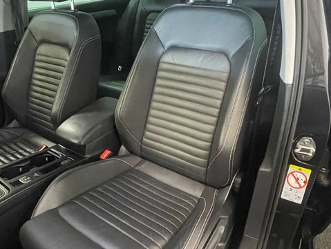 Volkswagen Passat 1.6 Passat SEL TDI Semi-Auto 4dr 36