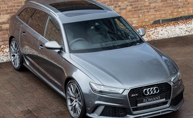 Audi RS6 Avant Performance 8