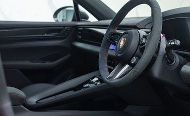 Porsche Macan GTS Electric 13