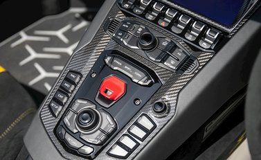 Lamborghini Aventador SV LP750-4 Roadster 18