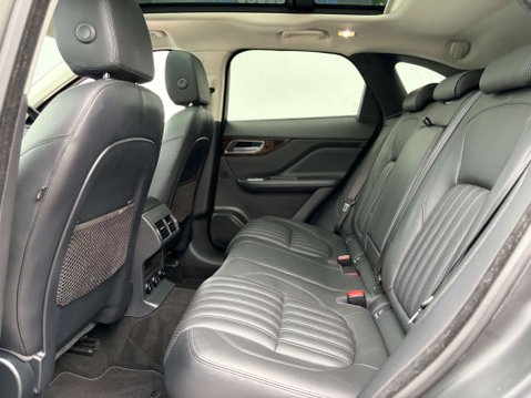 Jaguar F-Pace 2.0 F-PACE Portfolio AWD D 4WD 5dr 70