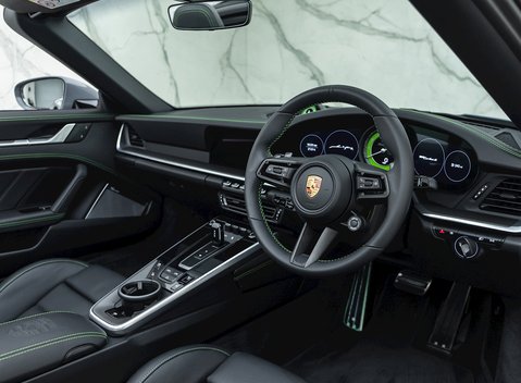 Porsche 911 Turbo S Cabriolet (992) 13