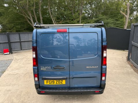 Renault Trafic 1.6 Trafic SL27 Sport Nav dCi 15
