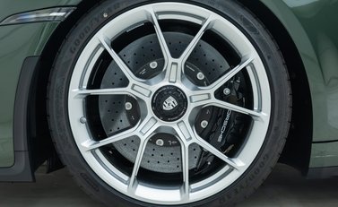 Porsche 911 GT3 TOURING (992) 31