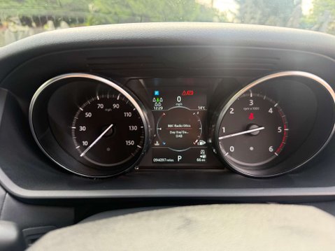 Land Rover Discovery 3.0 Discovery Anniversary Edition SDV6 Auto 4WD 5dr 35