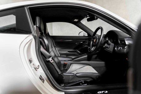 Porsche 911 GT3 TOURING. 1 OF 47 RHD CARS IN THE UK. 1 OF 4 IN CRAYON. HOUNDSTOOTH INTERIOR 17