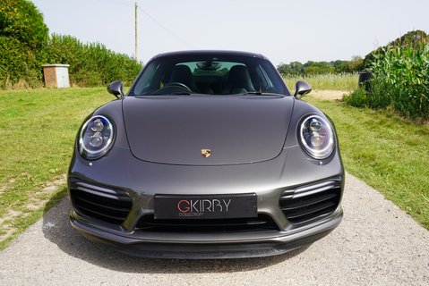 Porsche 911 TURBO S PDK 21