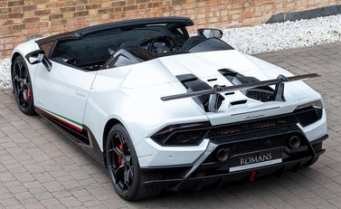 Lamborghini Huracan Spyder LP640-4 Performante 9