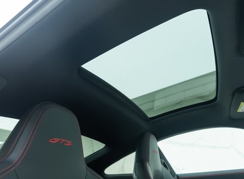 Porsche 911 Carrera 4 GTS (992) 14