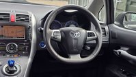 Toyota Auris 1.8 VVT-h T Spirit Hatchback 5dr Petrol Hybrid CVT Euro 5 (s/s) (136 ps) 34