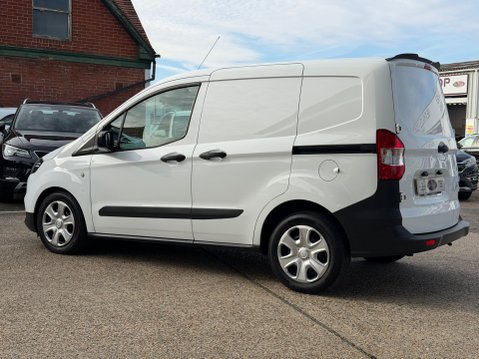 Ford Transit Courier TREND TDCI 8