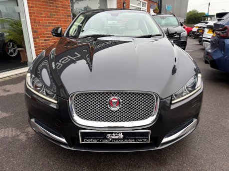 Jaguar XF 3.0d V6 Premium Luxury Saloon 4dr Diesel Auto Euro 5 (s/s) (240 ps) 5