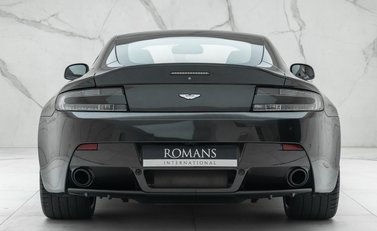 Aston Martin V12 Vantage S 8