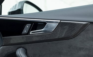 Audi RS4 Avant Carbon Black 23