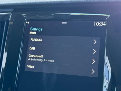 Volvo S90 2.0 T4 Momentum Plus Auto Euro 6 (s/s) 4dr 26