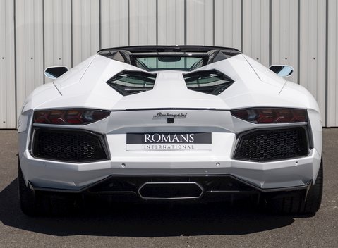 Lamborghini Aventador LP700-4 Roadster 5