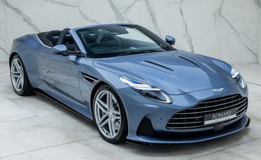 Aston Martin DB12 VOLANTE 11