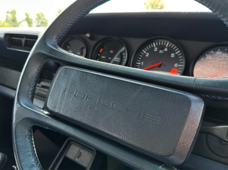 Porsche 911 CARRERA 3.2 CONVERTIBLE 63