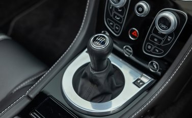 Aston Martin V12 Vantage S Roadster 28