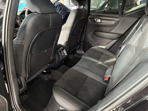 Volvo XC40 2.0 B4 MHEV Plus Black Edition DCT Auto Euro 6 (s/s) 5dr 10