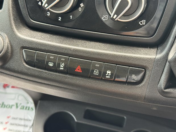 Citroen Relay MWB L2H2 (SOLD CM) Medium Roof Enterprise 35 Air Con Camera Sensors EURO 6 27