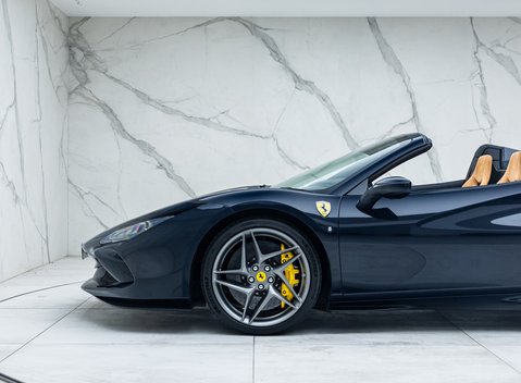 Ferrari F8 SPIDER 34