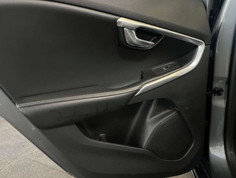 Volvo V40 2.0 V40 R-Design Pro D3 Auto 5dr 25