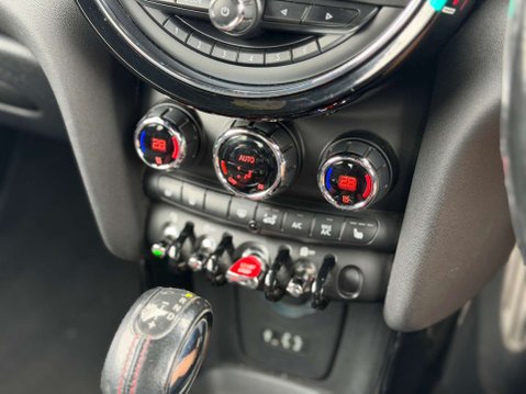 Mini Hatch 2.0 John Cooper Works Auto 3dr 23