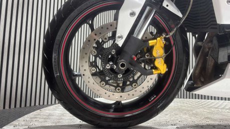 Triumph Street Triple R 2013 13K EXCELLENT CONDITION NEW MOT 675CC TRIPLE 7