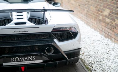 Lamborghini Huracan Spyder LP640-4 Performante 22