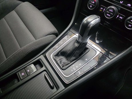 Volkswagen Golf 2.0 TSI R Hatchback 5dr Petrol DSG 4Motion Euro 6 (s/s) (310 ps) 7