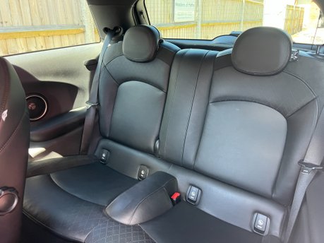 Mini Hatch 2.0 CHALLENGE 210 EDITION AUTOMATIC 3dr 24