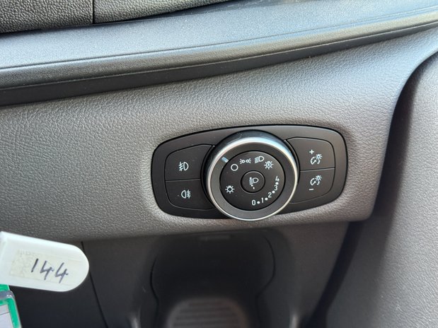 Ford Transit Custom Crew Cab AUTO SWB L1H1 Limited 320 A/C Alloys Cam Nav Sensors EURO 6 26