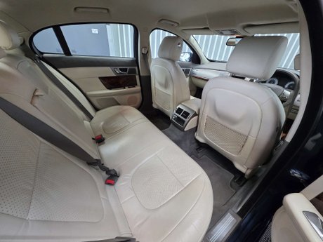 Jaguar XF 3.0d V6 Premium Luxury Saloon 4dr Diesel Auto Euro 5 (240 ps) 21