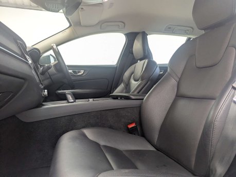 Volvo V60 2.0 V60 Momentum B4 MHEV Auto 5dr 38