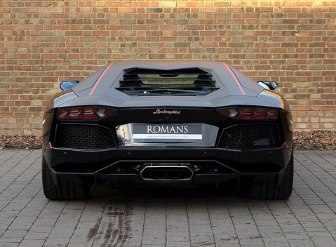 Lamborghini Aventador LP 700-4 Pirelli Edition 13