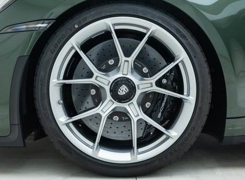 Porsche 911 GT3 TOURING (992) 31