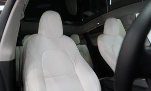 Tesla Model Y PERFORMANCE White Interior Deep Blue Metallic One Owner 20" Alloys 3