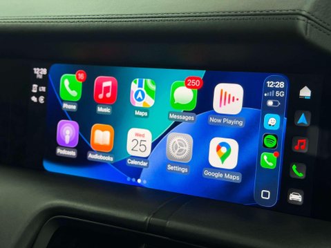 Porsche Taycan Performance Plus 93.4kWh Saloon 4dr Electric Auto RWD (476 ps) 34