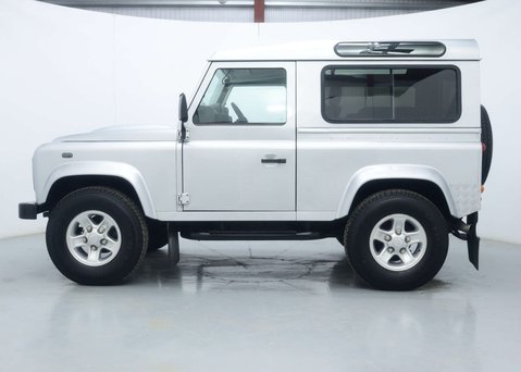 Land Rover Defender 2.4 TDCi XS Station Wagon 3dr Diesel Manual 4WD SWB Euro 4 (122 bhp) 9