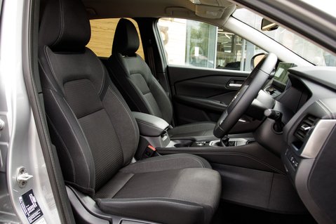 Nissan Qashqai DIG-T N-CONNECTA MHEV 33